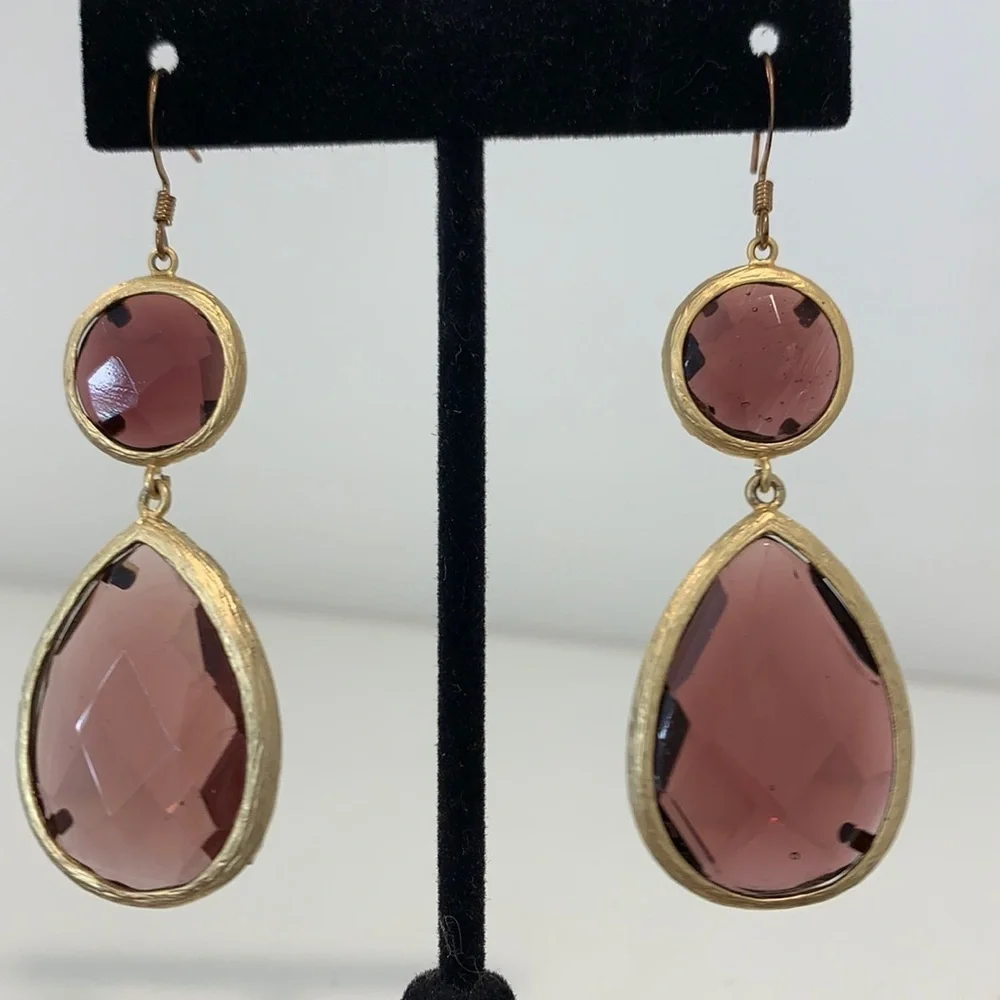 Boutique Earrings mauve stone vintage gold trim